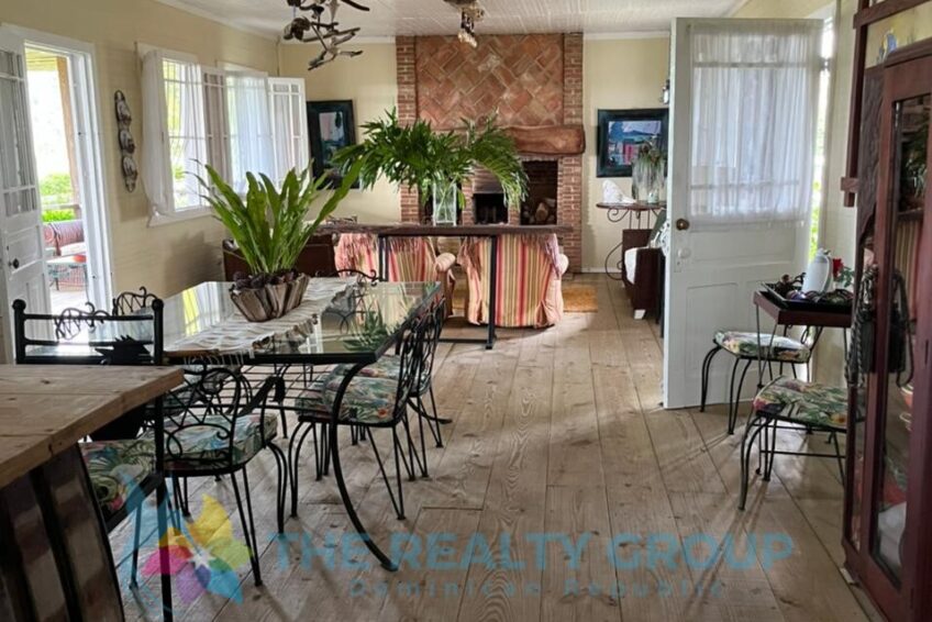 Family-friendly living room with cozy furnishings and inviting decor