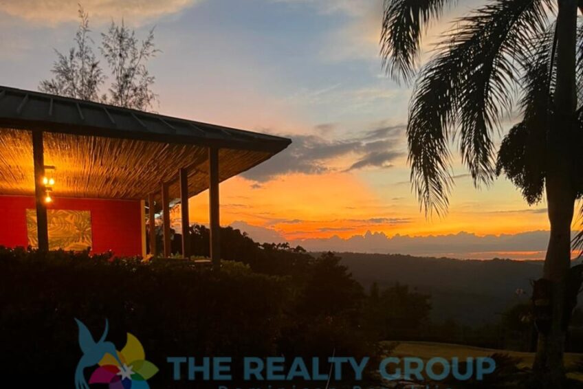 Breathtaking panoramic view from the covered terrace overlooking the valley.