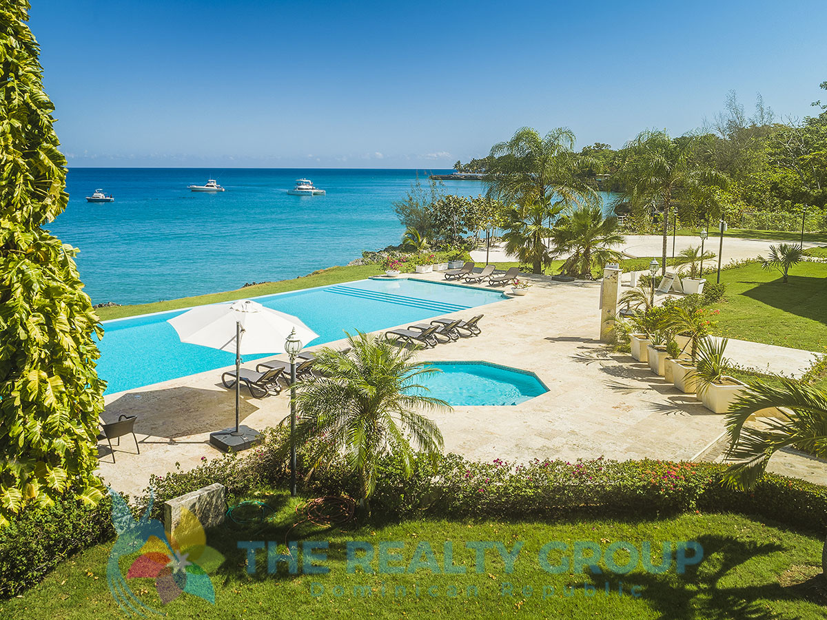 Luxury condos in beach and oceanfront condominium complex in Sosúa