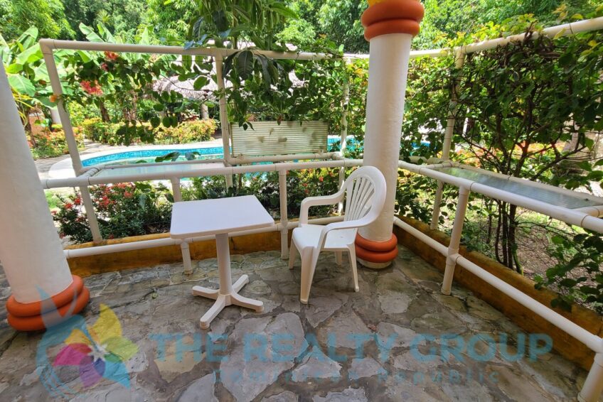 Relax by the beautiful kidney-shaped pool, just a minute