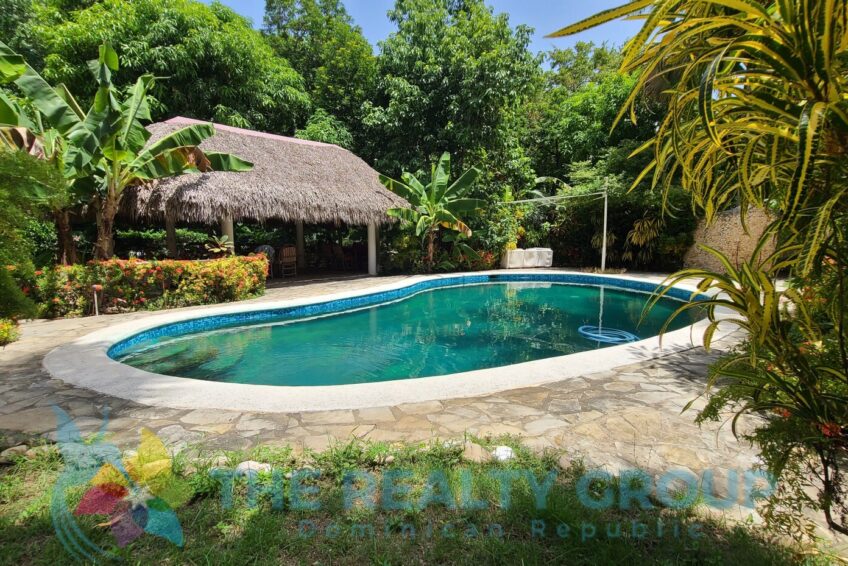 Relax by the beautiful kidney-shaped pool, just a minute