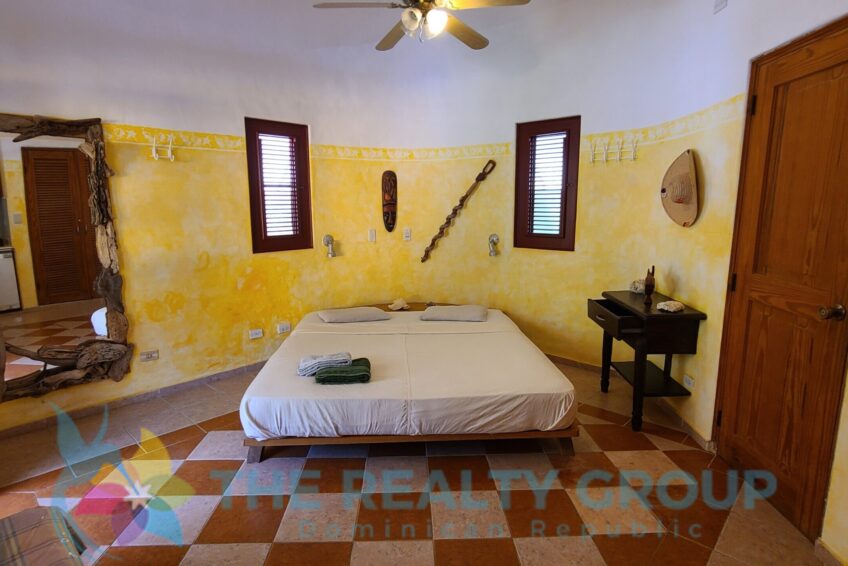 Cozy studio with kitchenette and private terrace, perfect for guests seeking a comfortable and self-sufficient stay