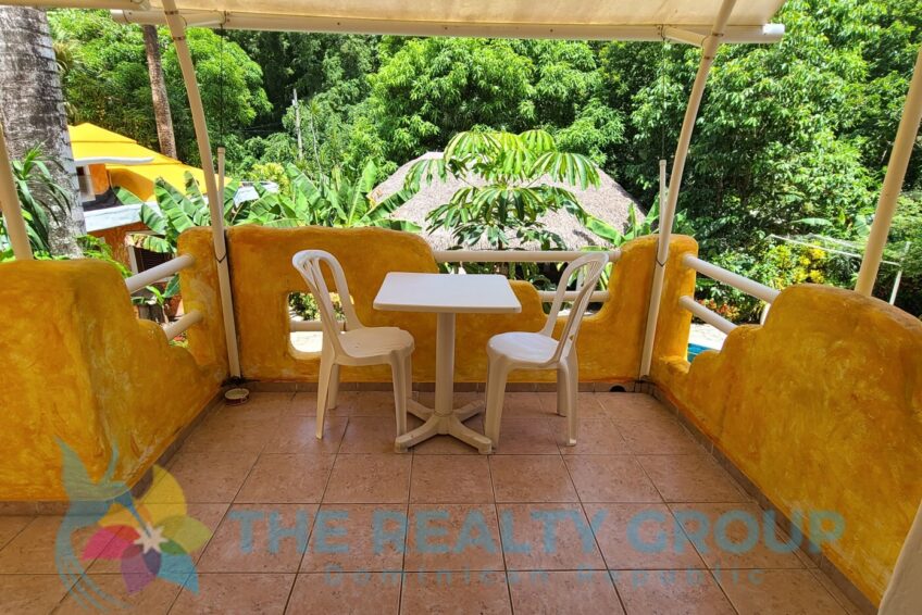 Cozy studio with kitchenette and private terrace, perfect for guests seeking a comfortable and self-sufficient stay
