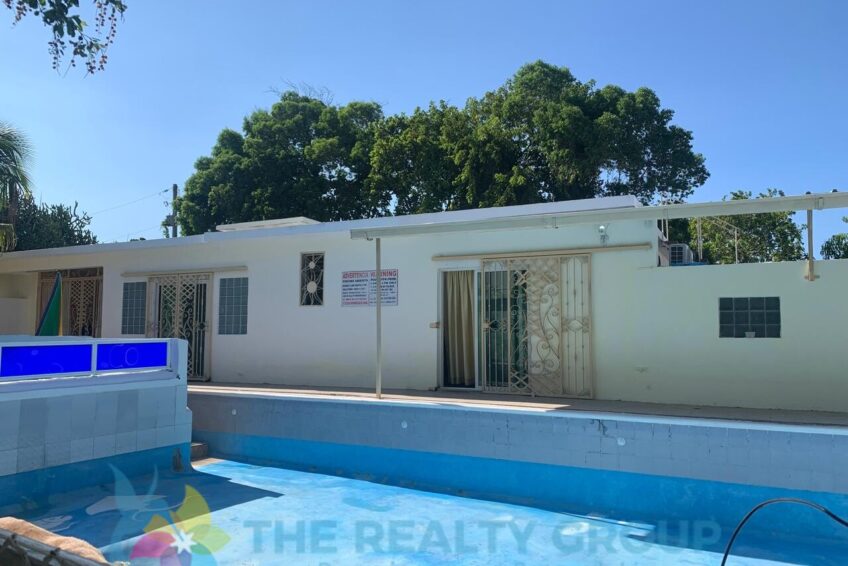 Affordable villa near Casa Linda Sosua with pool and garage