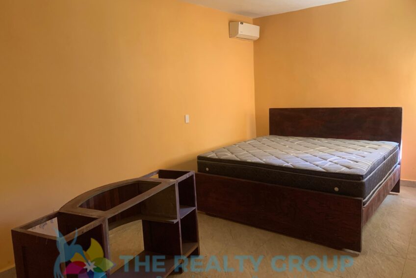 Bedroom in fixer-upper in Cabarete East with update potential