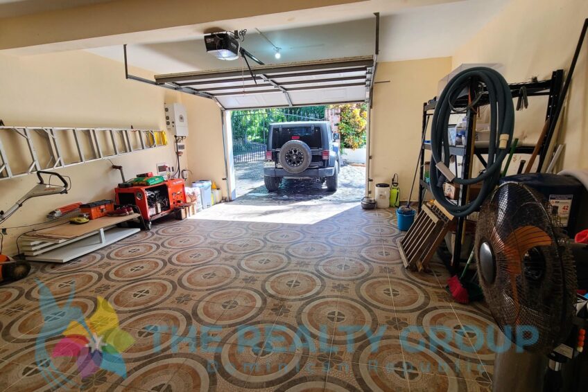Huge garage at a beautiful villa with apartment and studio in Sosúa