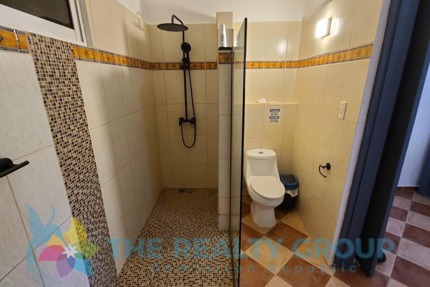 Caribbean villa Playa Chiquita Bathroom in the master bedroom with walk in closet